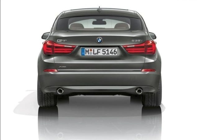 2015 BMW 5 Series GT arka üç çeyrek görünümü
