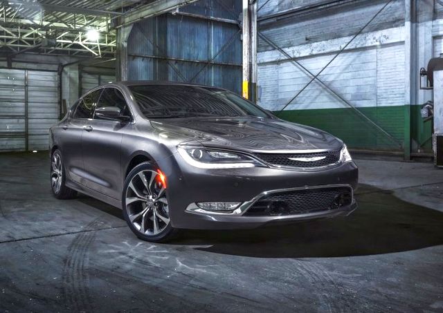 2015 Chrysler 200 önden üç çeyrek görünüm