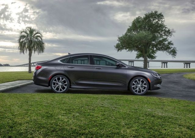 Chrysler 200 dış tasarım yan görünüm