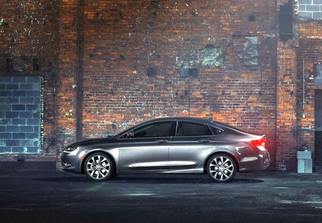 Chrysler 200 sol yan profil