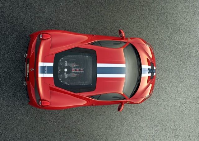 458 Speciale üst açı gövde görünümü