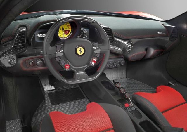 458 Speciale direksiyon ve gösterge paneli