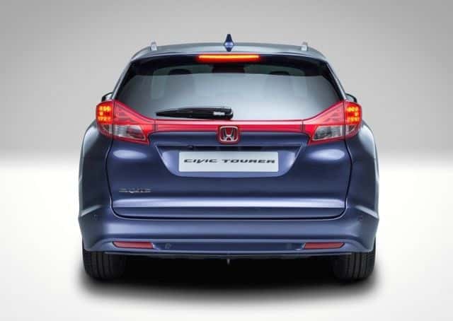 Civic Tourer arka tasarımı ve bagaj kapağı