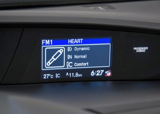 Civic Tourer adaptif süspansiyon modları ekranı