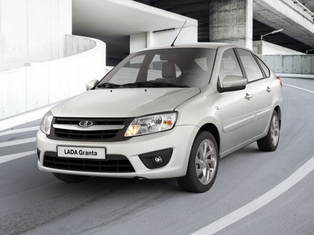 Lada Granta liftback ön çapraz görünümü