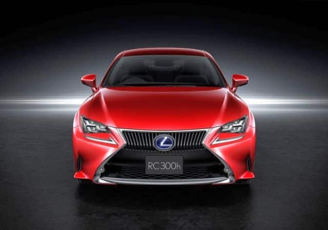 Lexus RC önden görünüm ve geniş ızgara
