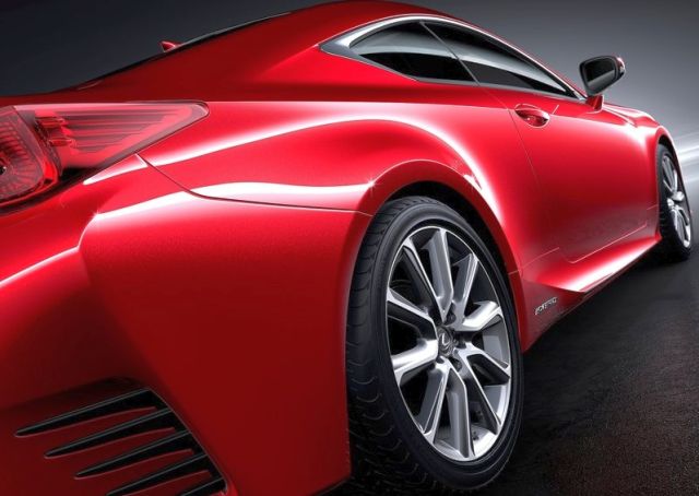 Lexus RC 300h arkadan görünümü