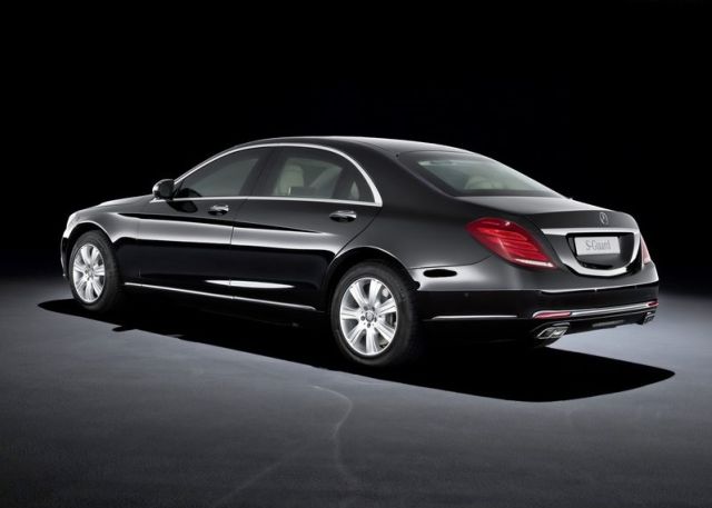 Mercedes-Benz S 600 Guard arka çapraz görünüm ve uzun gövde