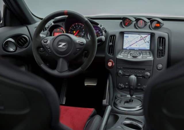 Nissan 370Z NISMO Alcantara direksiyon ve otomatik vites