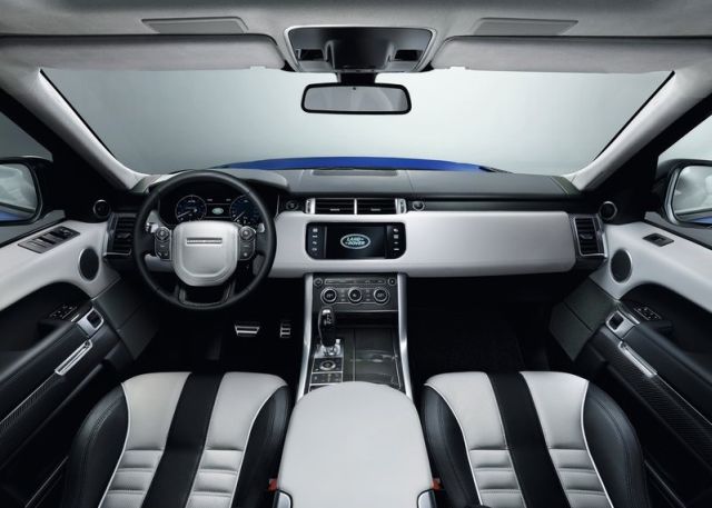 Range Rover Sport SVR ön konsol ve direksiyon