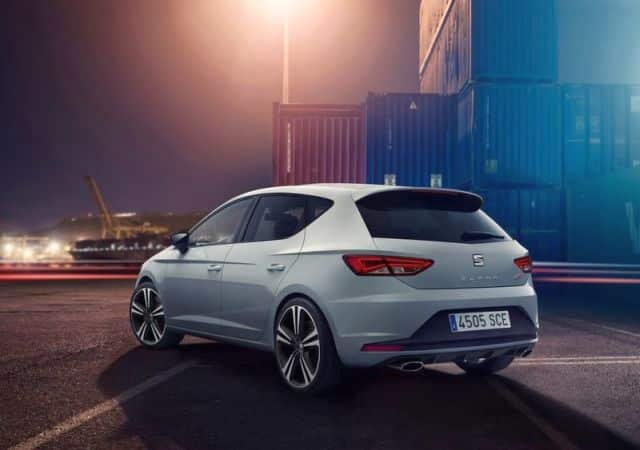 SEAT Leon Cupra arka çapraz görünüm