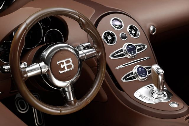Bugatti Ettore Bugatti kokpit ve orta konsol ayrıntıları
