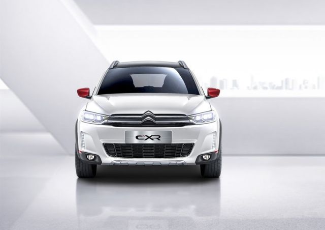 Citroen C-XR önden görünüm ve LED gündüz farları