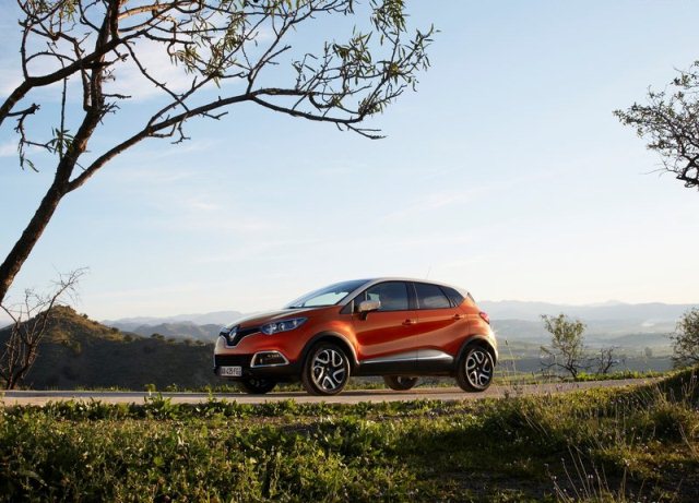 Captur açık renk gövde ön görünümü