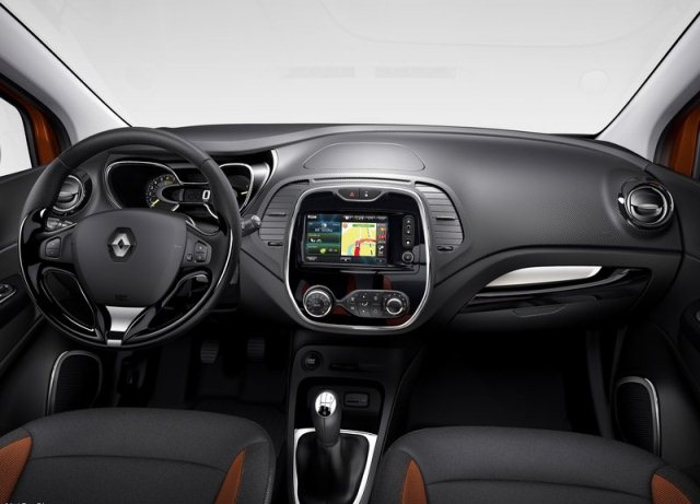 Captur koyu renk gövde ön üç çeyrek görünüm