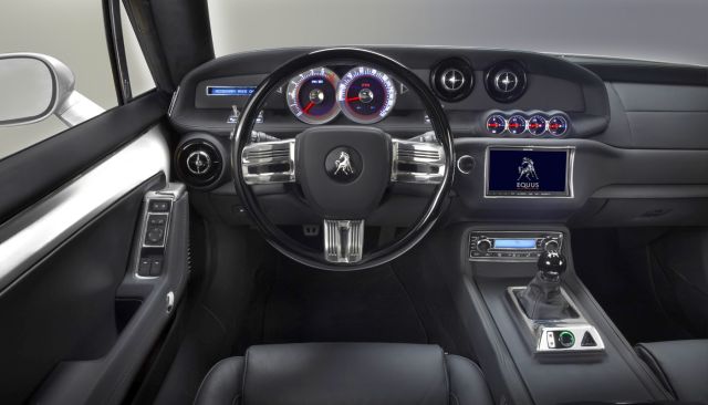 Equus Bass 770 gösterge paneli ve direksiyon