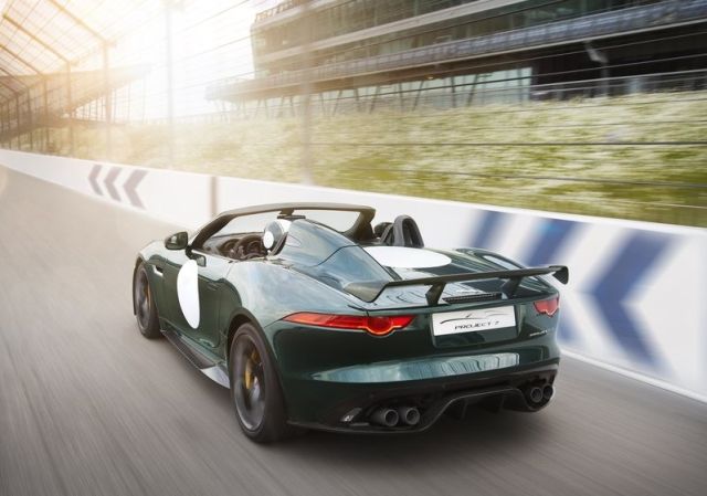 Jaguar Project 7 pistte arkadan üst görünüm