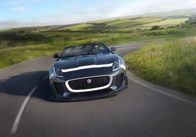 Jaguar Project 7 kırsal yolda önden görünüm
