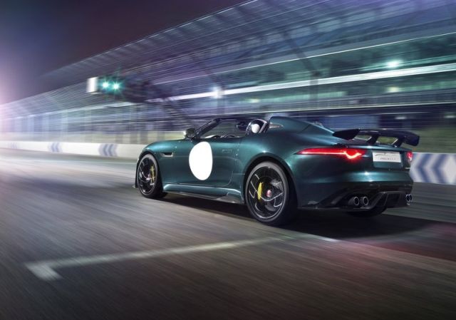 Jaguar Project 7 gece arkadan görünüm
