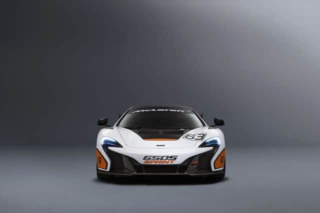 McLaren 650S Sprint beyaz ve turuncu gövde tasarımı