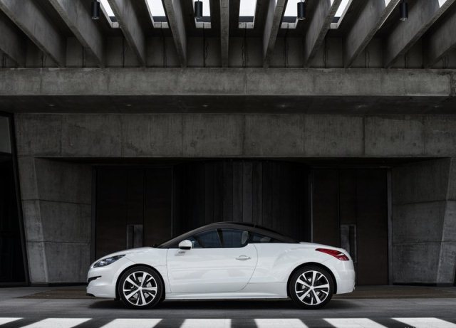 Peugeot RCZ makyajlı kasa beyaz gövde yan görünüm