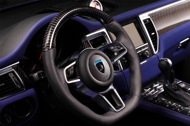 TopCar Porsche Macan direksiyon ve ön konsol detayı