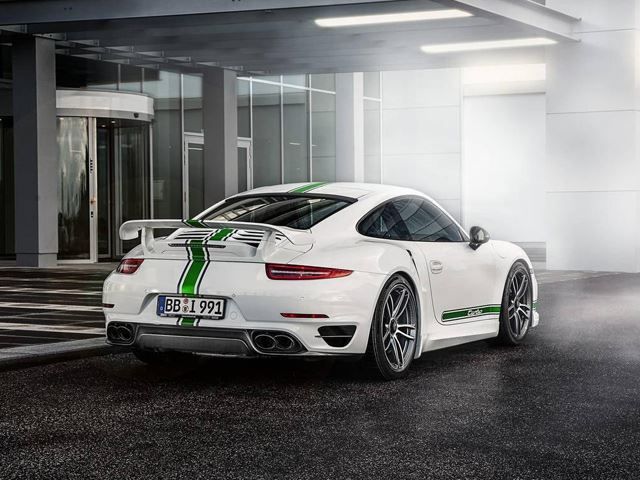 Porsche 911 Turbo S Techart arka üç çeyrek görünümü