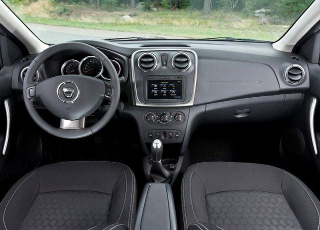 Dacia Logan II kabin ve gösterge paneli