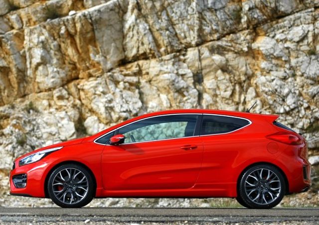 Kia GT tam yan profil