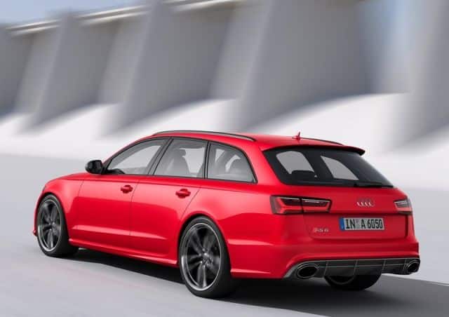 RS 6 Avant hareket halinde arka görünüm