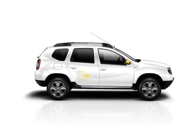 Dacia Duster Air ön görünümü ve sarı ayna kapakları