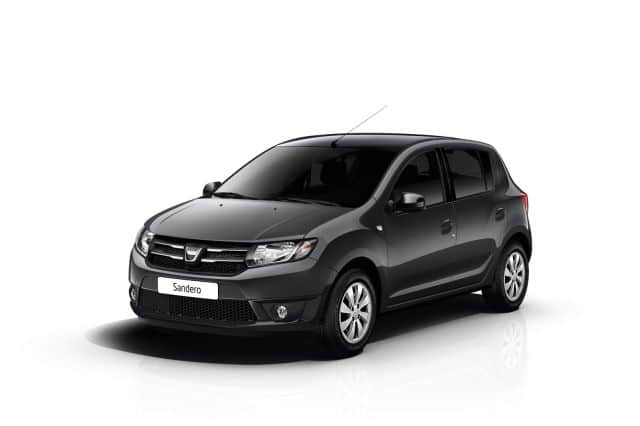 Dacia Sandero Black Touch stüdyo ön görünüm