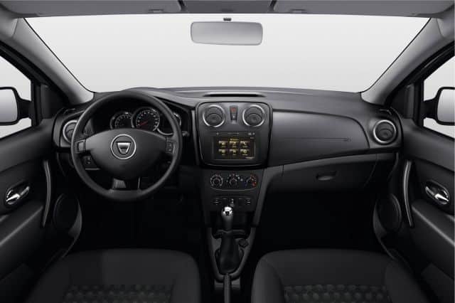 Sandero Black Touch kokpit ve MEDIA NAV ekranı