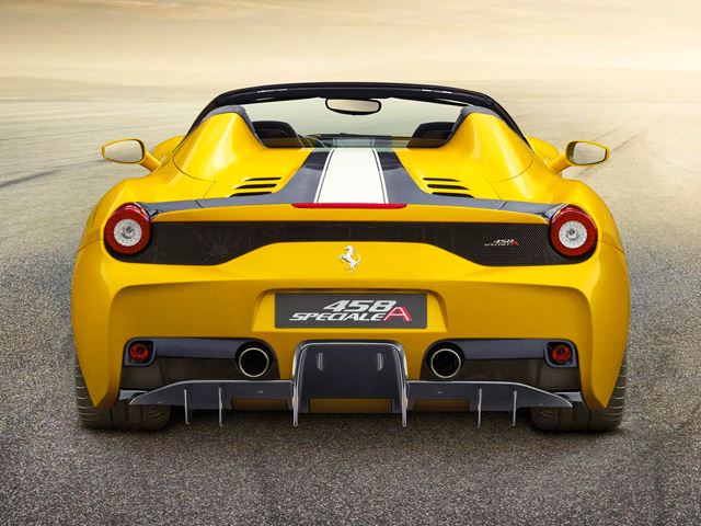 458 Speciale A arka üç çeyrek görünümü