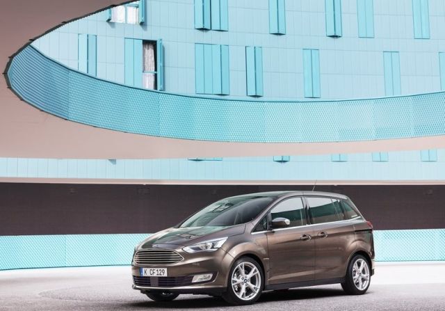 Ford C-MAX yenilenen iç mekânı