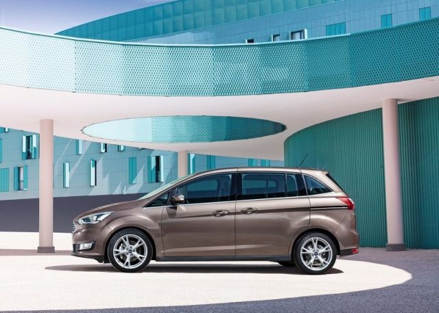 Ford C-MAX makyajlı arka yan görünüm