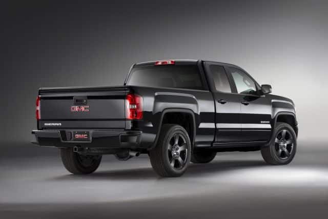 GMC Sierra Elevation Edition yan ve arka gövde görünümü