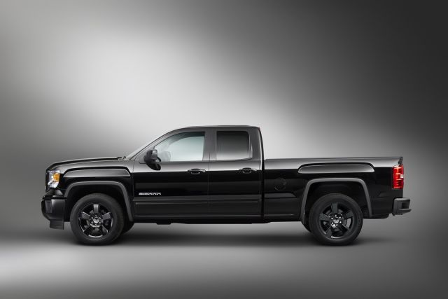 2015 GMC Sierra Elevation Edition kırmızı gövde görünümü