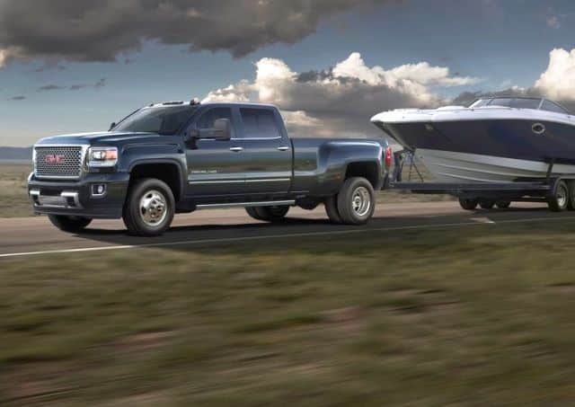 GMC Sierra Denali 3500HD krom ızgara ve ön bölüm