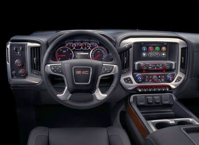 GMC Sierra HD gösterge paneli ve orta konsol