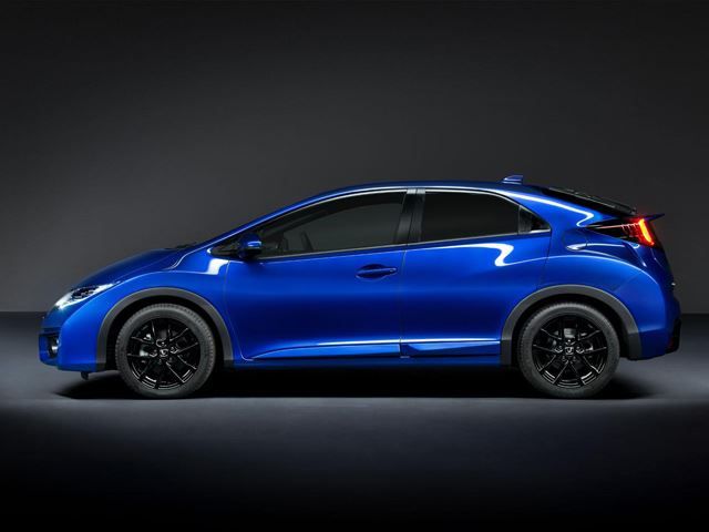 2015 Honda Civic Sport mavi hatchback yan görünüm