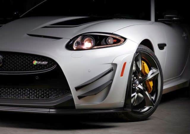 Jaguar XKR-S GT karbon fiber ön ayırıcı görünümü