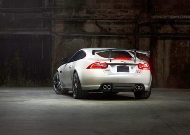 Jaguar XKR-S GT arka üç çeyrek görünümü