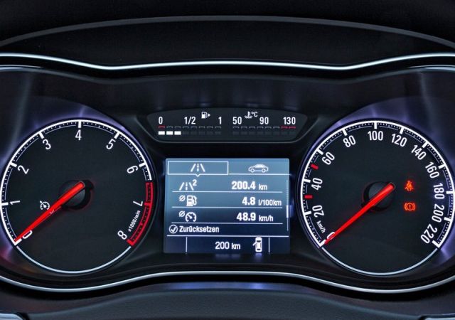 Corsa E analog gösterge paneli ve bilgi ekranı