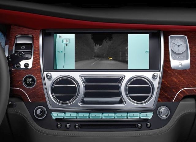 Ghost Series II orta ekran ve kumandalar