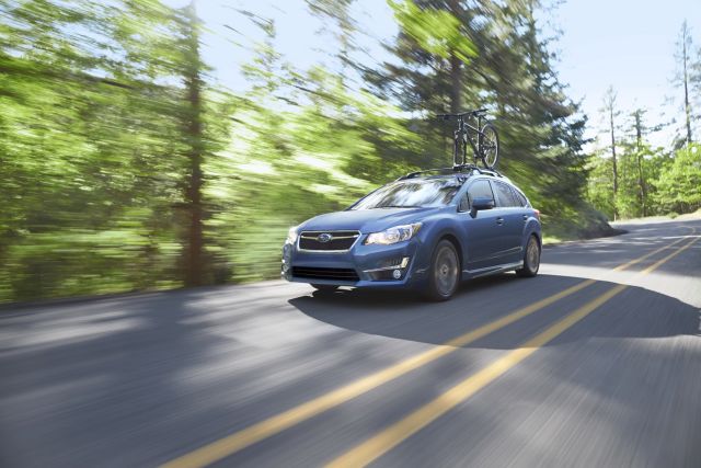 Subaru Impreza multimedya ekranı ve orta konsol