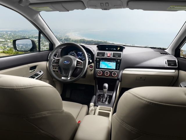 Subaru Impreza gösterge paneli ve direksiyon