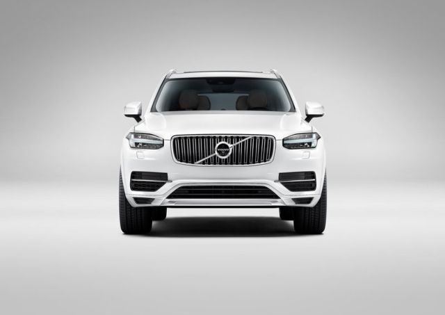 XC90 ön konsol ve Sensus ekranı