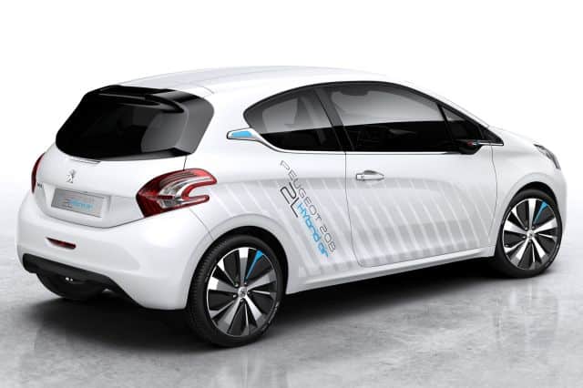 Peugeot HYbrid Air teknoloji gösteriminin arka ve yan tasarımı