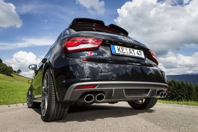 Audi S1 arka tampon ve dört egzoz çıkışı